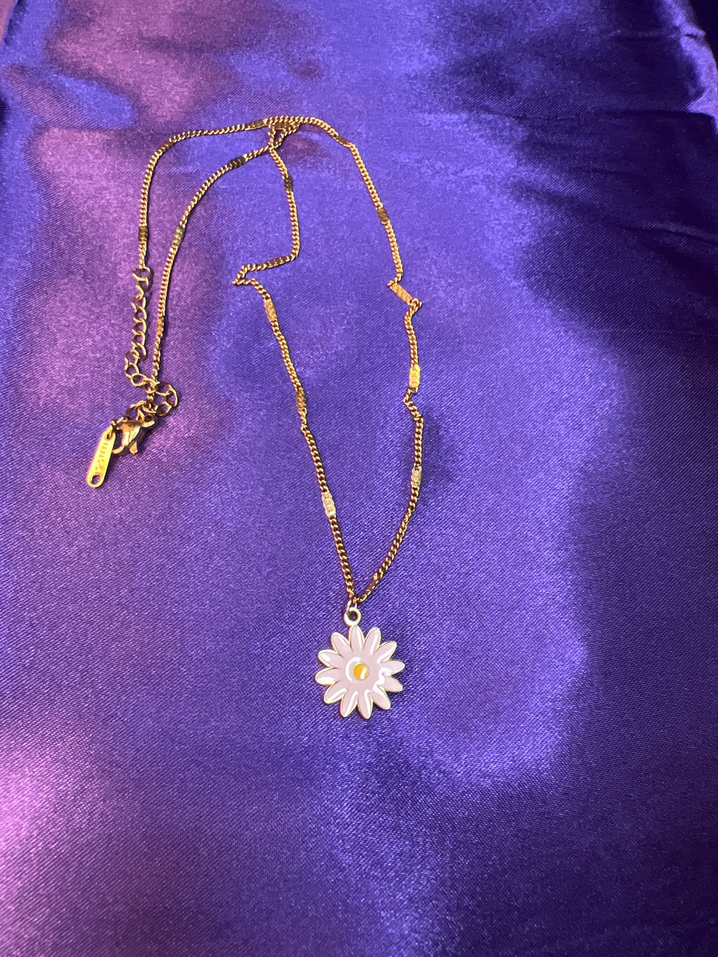 Gold Fine White Daisy Necklace