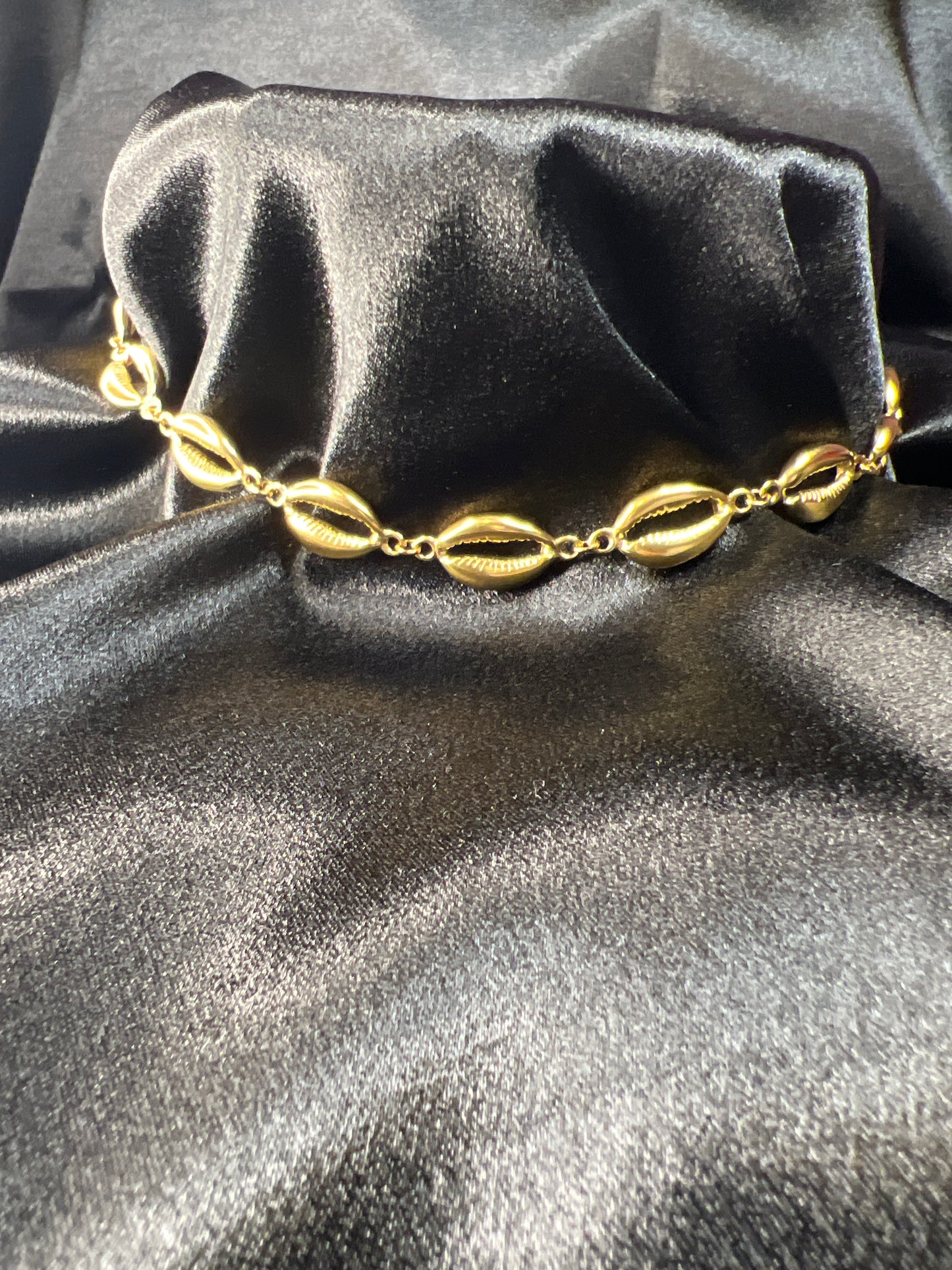 Gold Large Cowry Shells Necklace/Choker