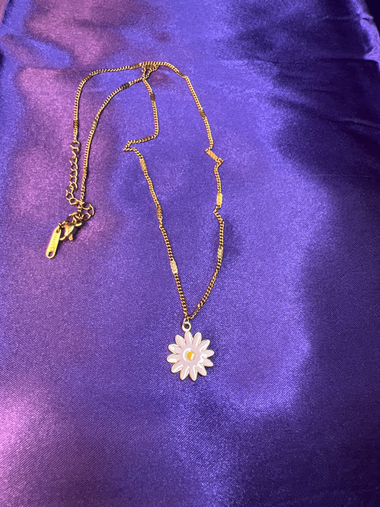 Gold Fine White Daisy Necklace