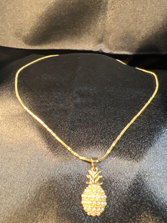 🍍🫧 Gold Pearly Pineapple Necklace